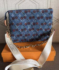 LV Coussin Type